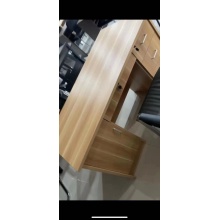 电脑桌